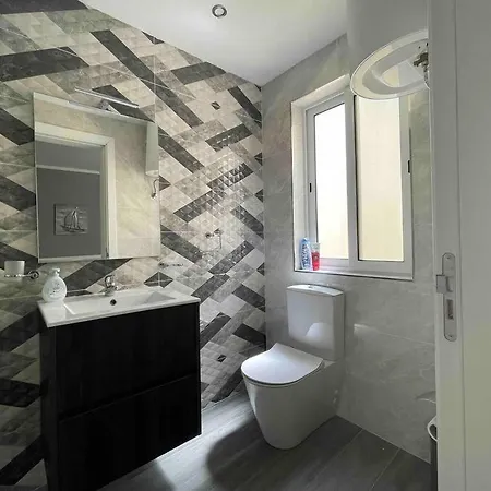 2 Bedroom In With Sea Views And Close To Amenities