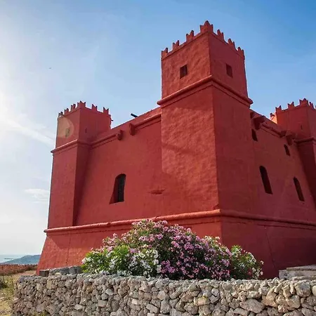 2 Bedroom In With Sea Views And Close To Amenities *