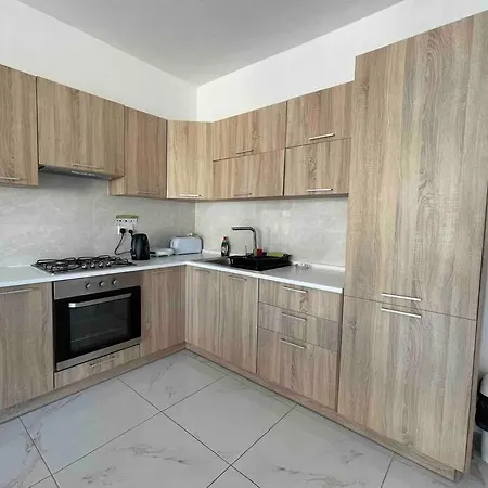 2 Bedroom In With Sea Views And Close To Amenities * Mellieha