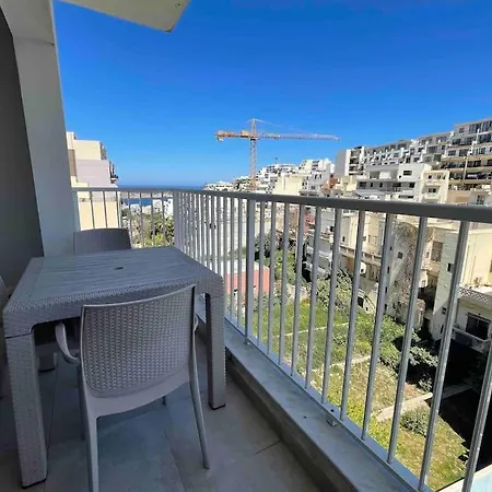 Appartement 2 Bedroom In With Sea Views And Close To Amenities