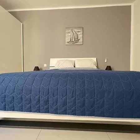 2 Bedroom In With Sea Views And Close To Amenities