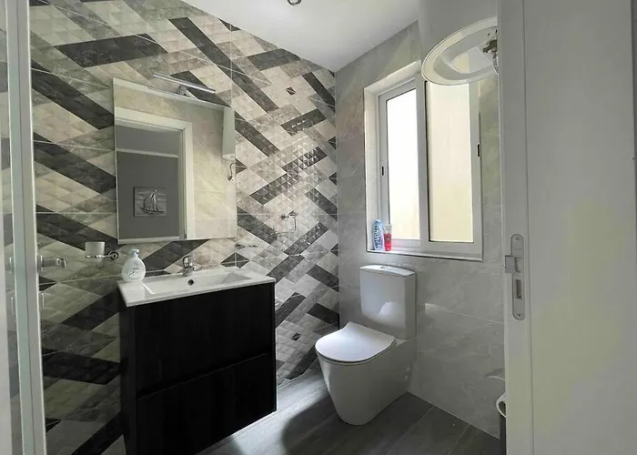 2 Bedroom In With Sea Views And Close To Amenities