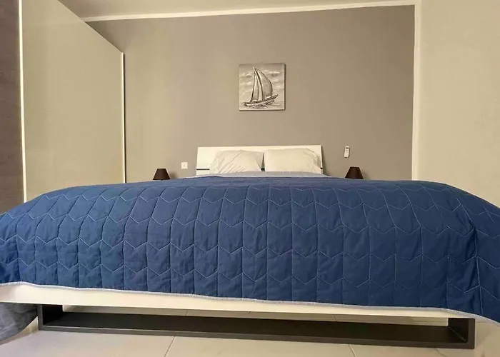 2 Bedroom In With Sea Views And Close To Amenities